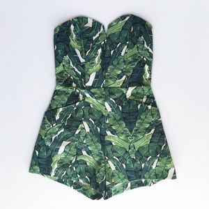 H&M Dresses - H&M Strapless Palm Leaf Romper *FITS LIKE 2/4 H&M Dresses - H&M Strapless Palm Leaf Romper *FITS LIKE 2/4